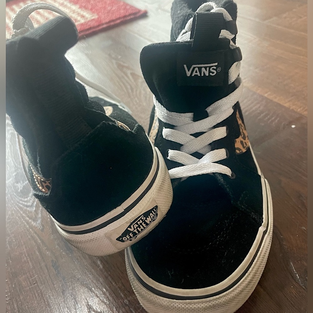 Vans High Top Snakers with leopard print - Size 3.5 girls